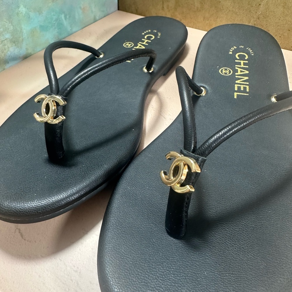 Chanel Black Leather CC Logo Flip Flops - Picture 2 of 3